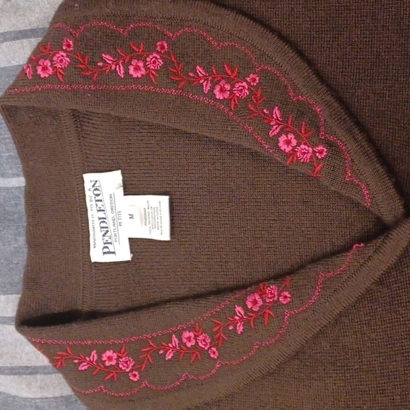 PENDLETON 100% wool Button Down Cardigan with embroidered collar Size PM - Picture 3 of 4